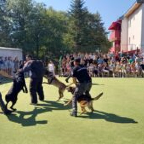 Jandarmii botoșăneni vizitează participanții la Taberele ARC 2024