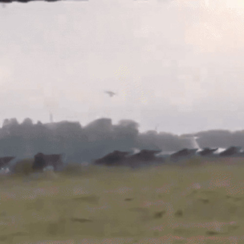 Ucraina atacă patru baze aeriene ruse cu roiuri de drone