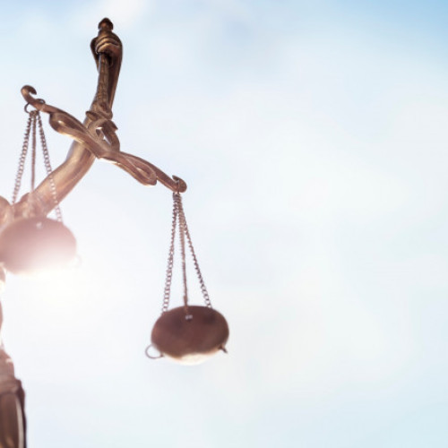 O femeie din Marea Britanie primește despăgubiri de 35.000 de lire sterline după clasificarea plângerii de viol