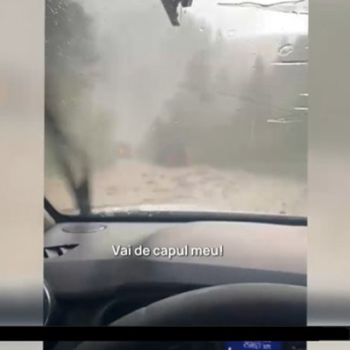 Ploaia torențială blochează traficul pe Transalpina