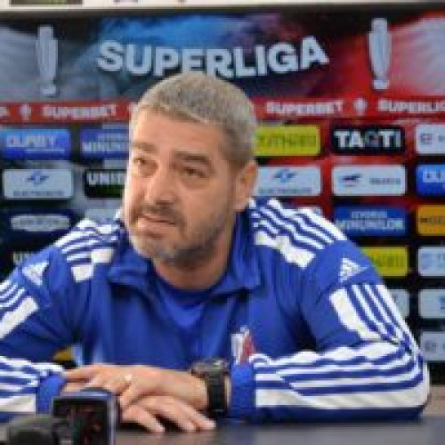Antrenorul FC Botoșani, Liviu Ciobotariu, își încurajează echipa înainte de meciul cu UTA Arad