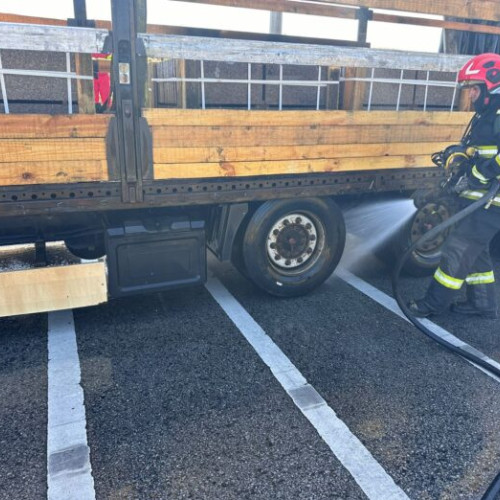 Sofer ucrainean prins băut la volan după ce tirul său a luat foc