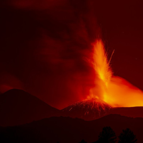 Aeroportul Catania a anulat toate zborurile din cauza erupției vulcanului Etna