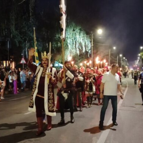 Parade grandioasă în Suceava la deschiderea Festivalului de Artă Medievală