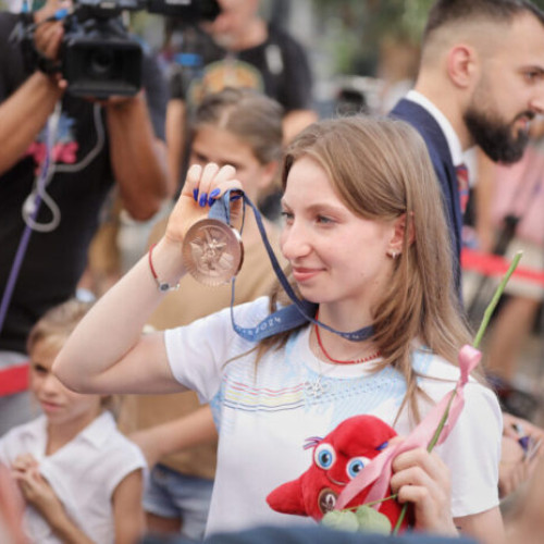 Gimnasta Ana Maria Barbosu primește medalia de bronz câștigată la Jocurile Olimpice de la Paris