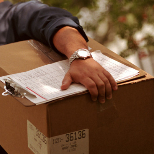 Curier din Constanța, cercetat pentru delapidare și înșelăciune