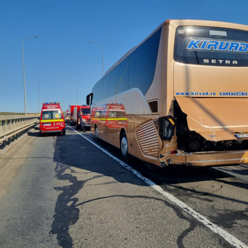 Accident rutier în Cernavodă între un microbuz și un autocar
