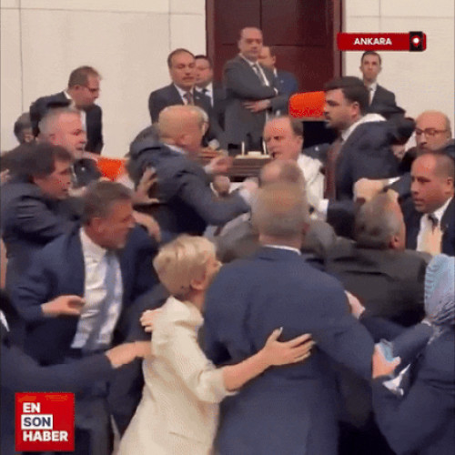 Violente în parlamentul turc, doi deputați răniți