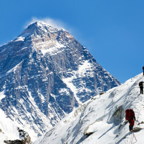 Tragedii pe Muntele Everest: Numărul deceselor continuă să crească