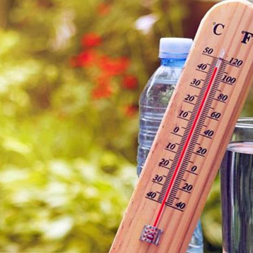 Meteorologii au prelungit avertizările de caniculă și vijelie