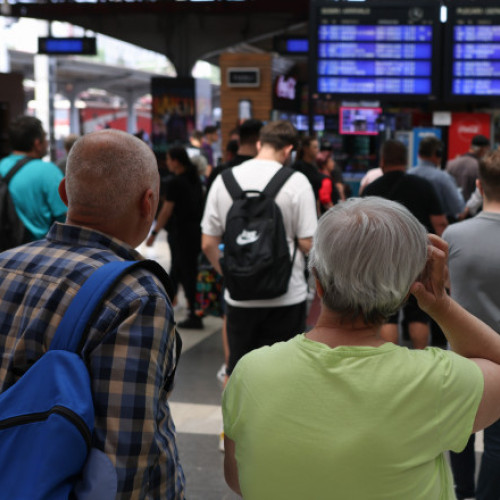 Întârzieri mari pe Magistrala 100 din cauza închiderii liniei