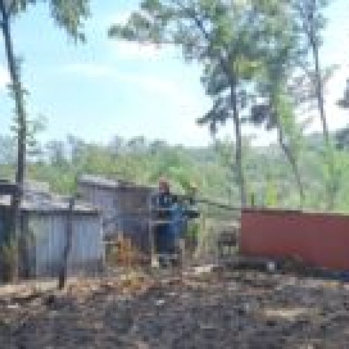 Pompierii au intervenit pentru a salva o casă din Iacobeni de la incendiu