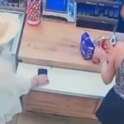 O femeie de 84 de ani din Cluj, cercetată pentru furt de telefon mobil