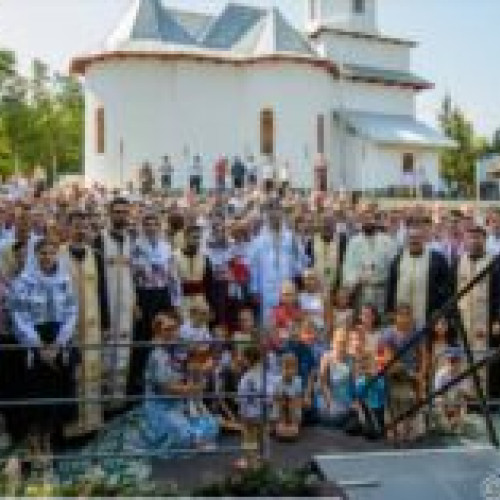 Slujbă de sfințire a bisericii în Parohia Mândrești - Ungureni, județul Botoșani