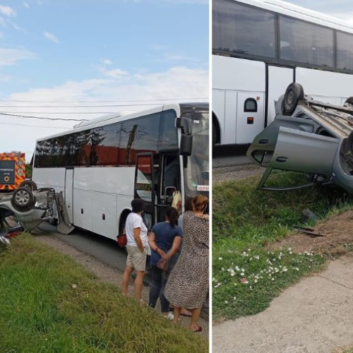 Accident pe DN 2: Impact între un autoturism și un autocar