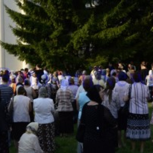 Preoții din Botoșani se roagă pentru ploaie în fața secetei