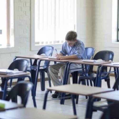 Măsuri noi pentru elevii care deranjează orele de curs, începând cu anul școlar 2024-2025