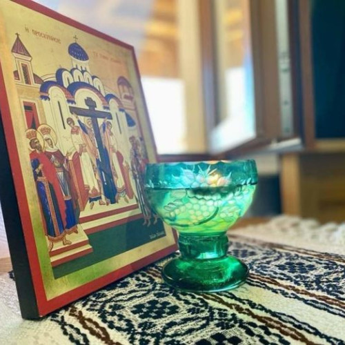 Incendiu în Săveni, provocat de o candela lăsată aprinsă