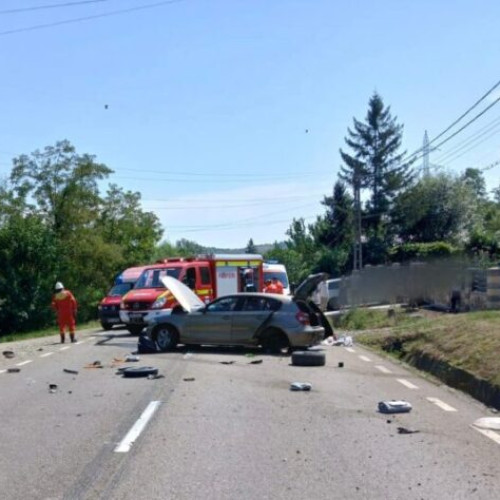 Accident rutier grav la Bunesti: trei mașini distruse și trafic blocat