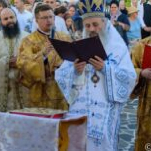 Înaltpreasfințitul Teofan a sfințit noua biserică din Movileni