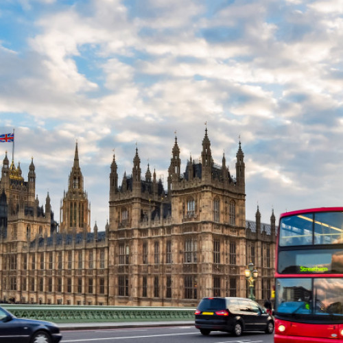 Noul guvern britanic va include misoginia extremă în strategia anti-extremism