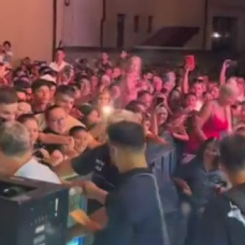 Manelistul Jador provoacă agitație la concertul din Brad