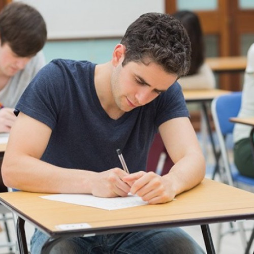 Accesul elevilor la examenele naționale se face pe baza actului de identitate