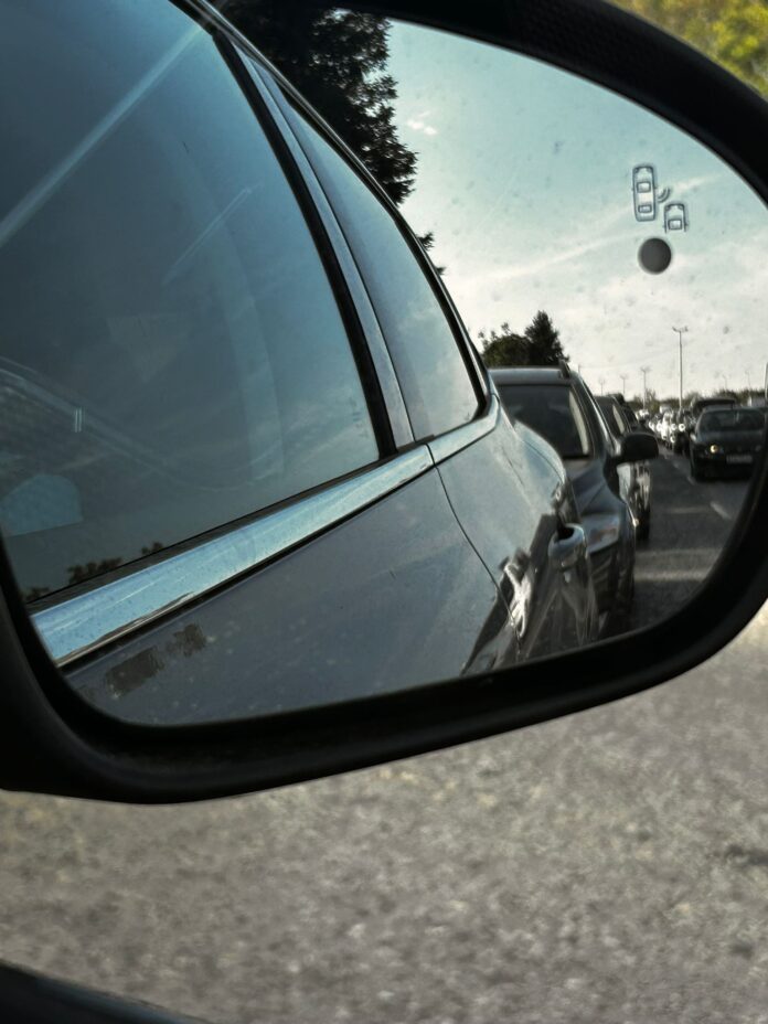 Mii de români se confruntă cu cozi lungi la frontiera cu Bulgaria