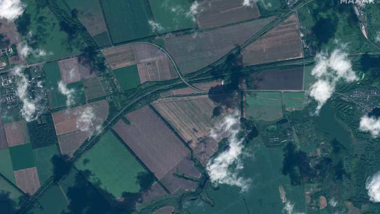 Rușii construiesc un pod temporar peste râul Seim în regiunea Kursk