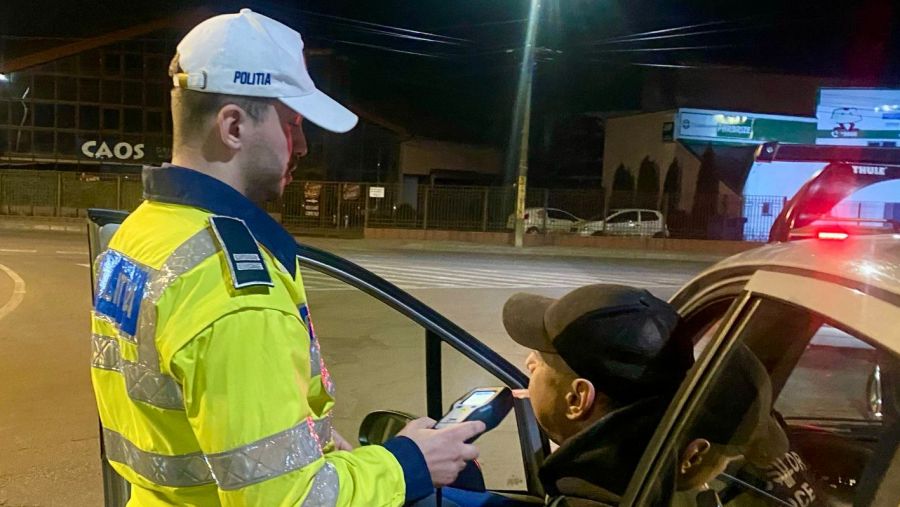 Accident rutier în Bacău: șofer prins bea la volan și ciclist rănit