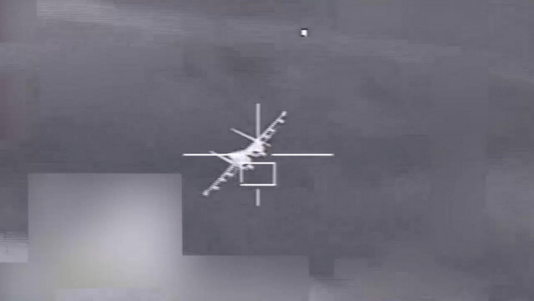 Pilot rus se ejectează și filmează în timp ce coboară cu parașuta