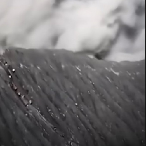 Eruptie surprinzatoare la vulcanul Dukono din Indonezia