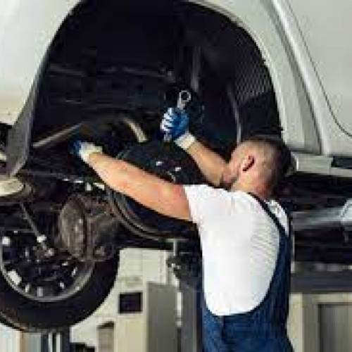 Creștere în comerțul cu autovehicule și motociclete, dar scădere în servicii de întreținere