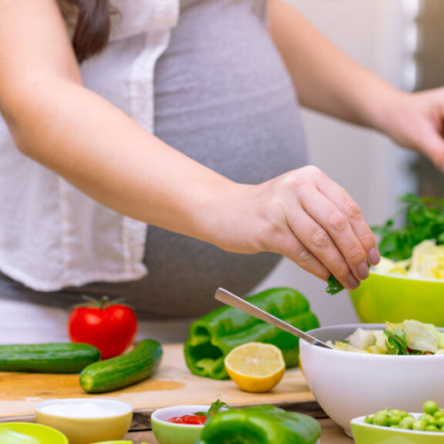 Posibilă legătură între dieta prenatală și autism, descoperită de specialiști