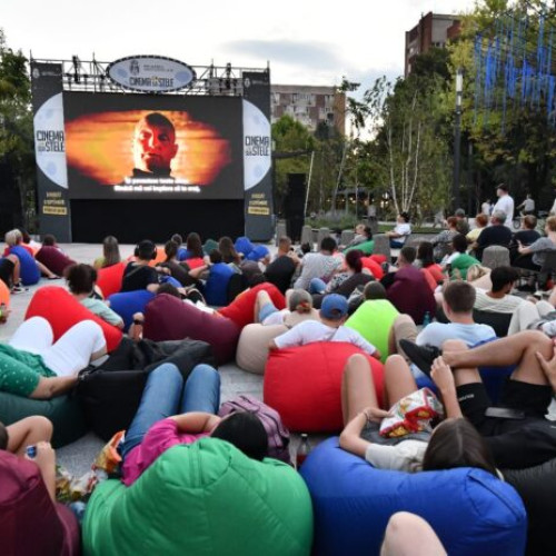 Programul Cinema sub Stele în Parcul Liniei: Filme și Distracție în Aer Liber!