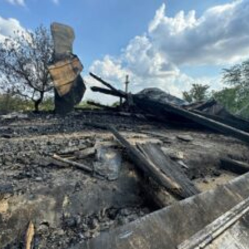 Familie din județul Botoșani rămasă pe drumuri după un incendiu devastator