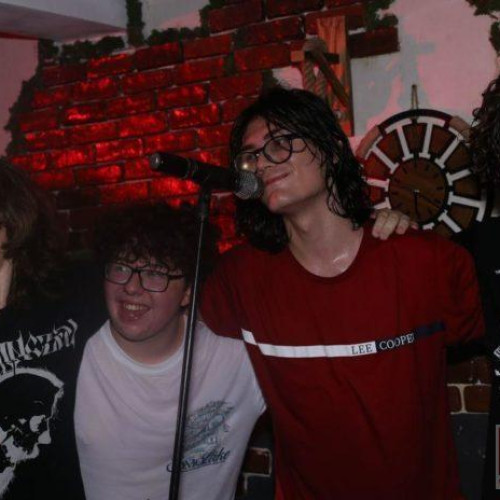 Patru adolescenți din Botoșani lansează trupa de pop-punk Downside