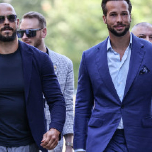 Frații Andrew și Tristan Tate, aduși la DIICOT pentru audieri în cazul de trafic de minori