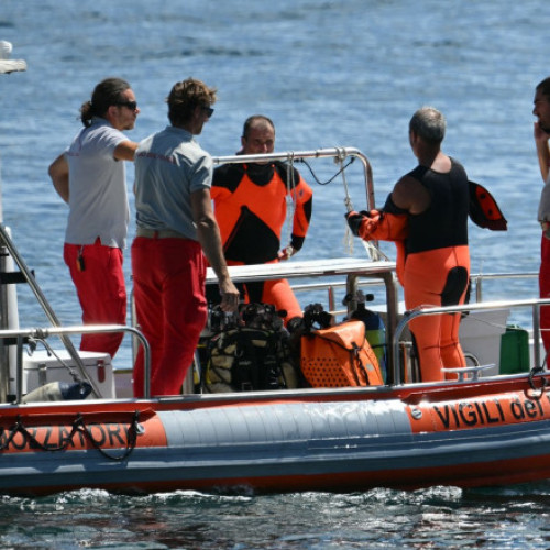 Căutările pentru persoanele dispărute din iahtul scufundat în Sicilia continuă