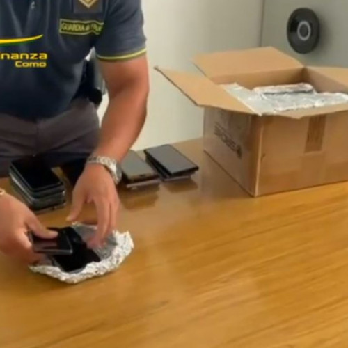 Captura impresionantă a poliției italiene: un român prins cu 121 de telefoane mobile furate