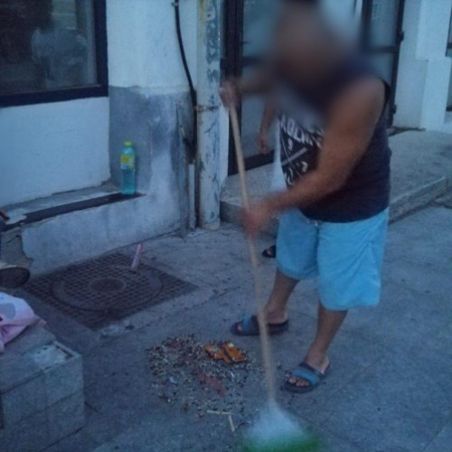 Botoșăneni sancționați pentru aruncarea cojilor de semințe pe domeniul public