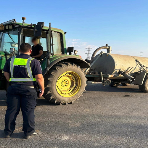 Cetățean român prins conducând un ansamblu agricol cu remorcă neînmatriculată