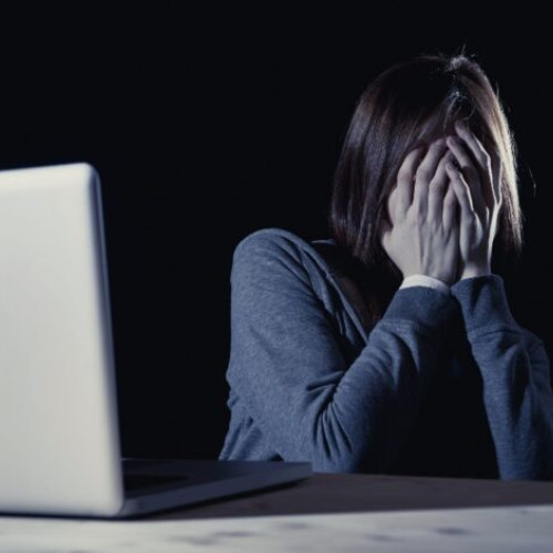 O fată de 12 ani din Maracineni a fost salvată după amenințări cu suicidul