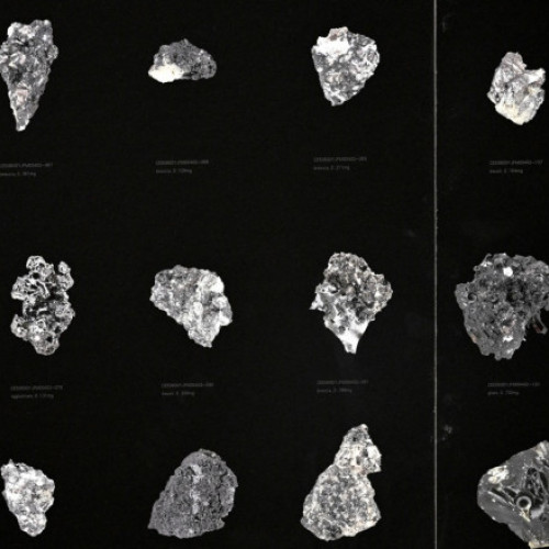 Cercetătorii chinezi au descoperit o metodă de a produce apă din solul lunar