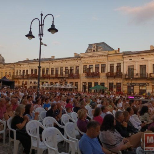 Mii de oameni s-au adunat în Botoșani pentru Festivalul Instituțiilor de Cultură