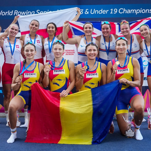 Record mondial la canotaj pentru echipajul României