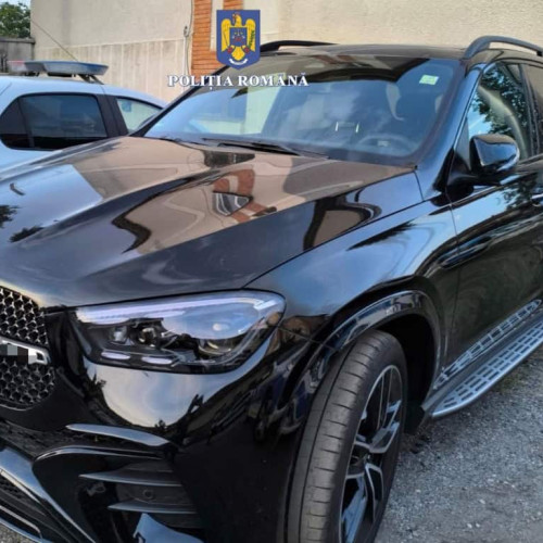 O mașină de lux căutată în Germania a fost descoperită de polițiștii din Sebeș