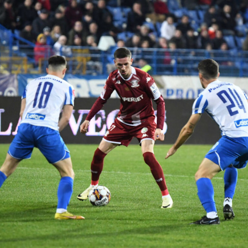 Meciul dintre Poli și Rapid se desfășoară cu intensitate