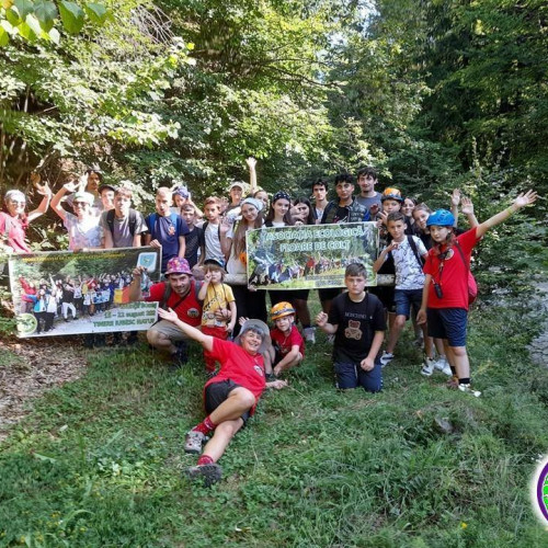 "TINERII IUBESC NATURA": Tabără pentru tineri în Bucegi