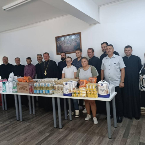 Biserica sprijină comunitatea prin donații de alimente pentru persoanele vârstnice